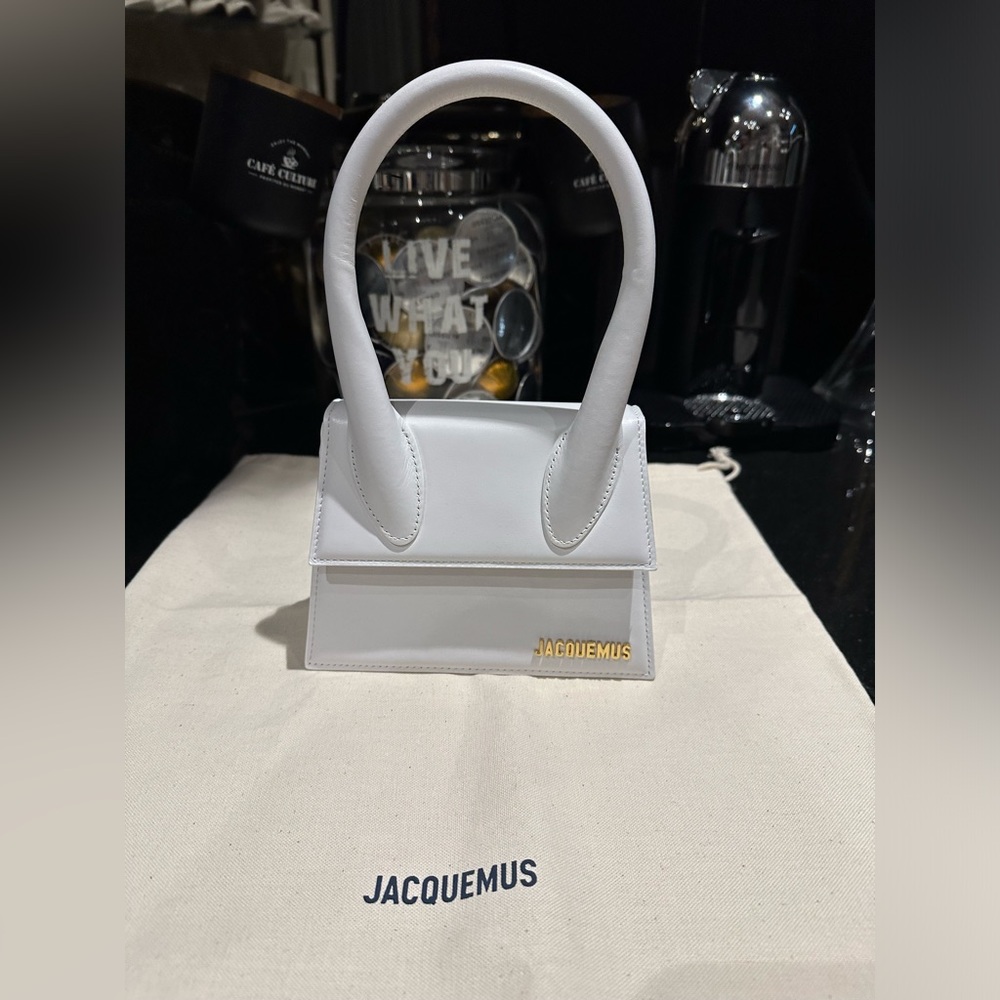 JACQUEMUS
White Les Classiques 'Le Chiquito moyen' Bag